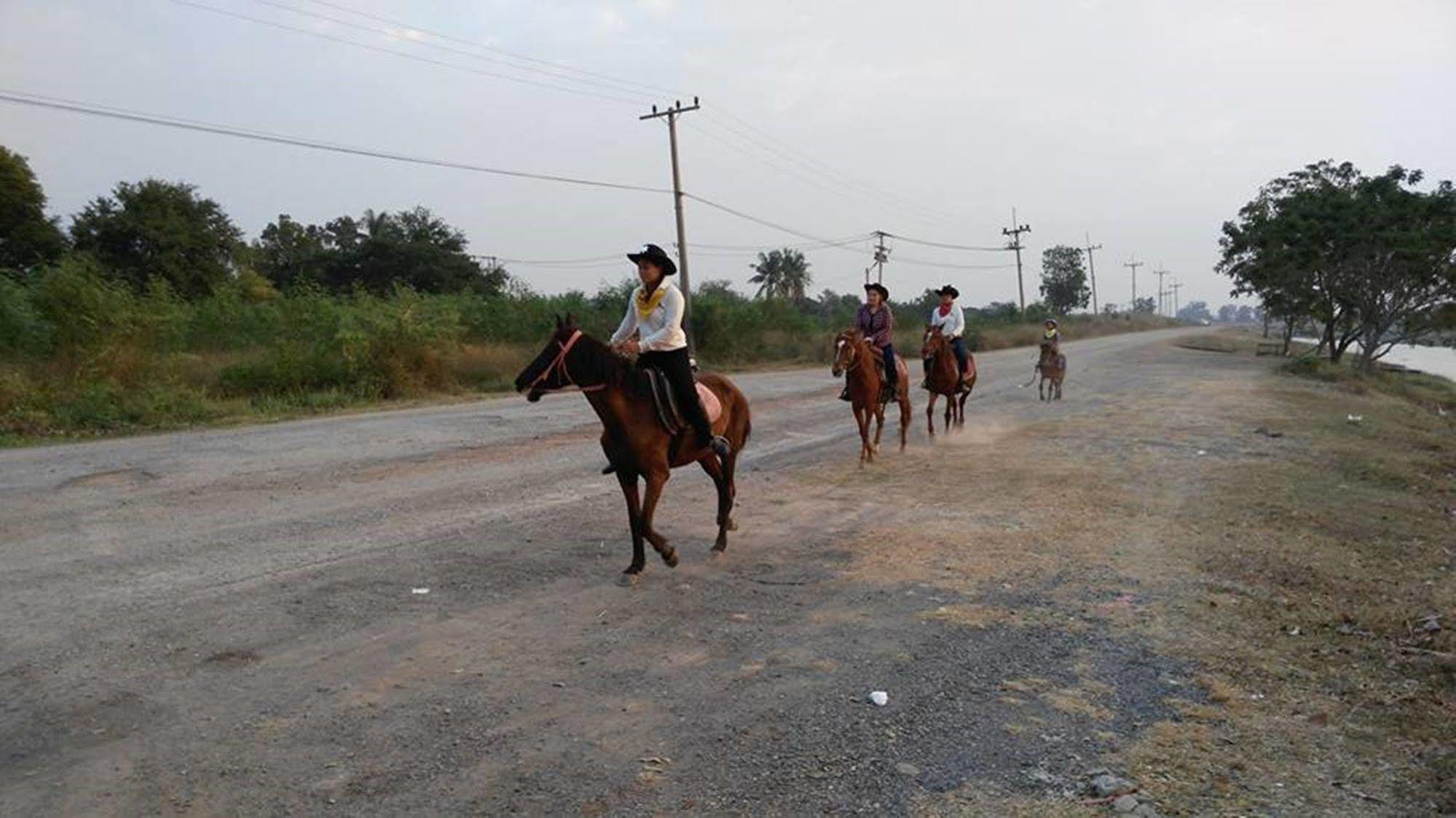 Ban Khok Krathiam Wanlapa Farmstay מראה חיצוני תמונה